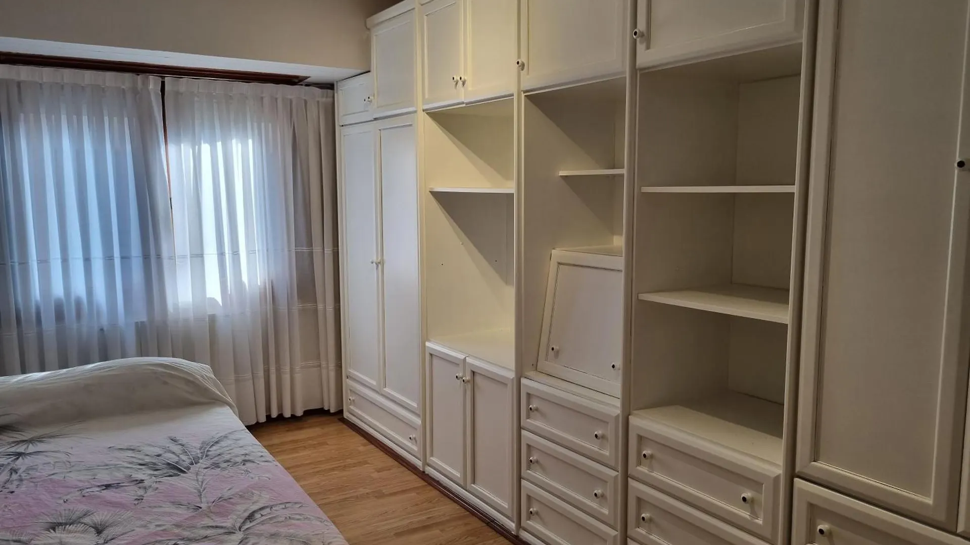 Apartamento Con Garaje Opcional Con 2 Banos Cerca Ayuntamiento Lejlighed Bilbao 0*,  Spanien