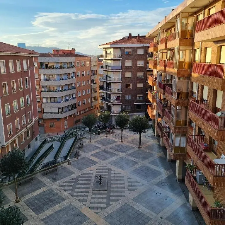 Apartamento Grande Con Posibilidad De Garage Con 2 Banos Y 2 Terrazas Bilbao Spanien