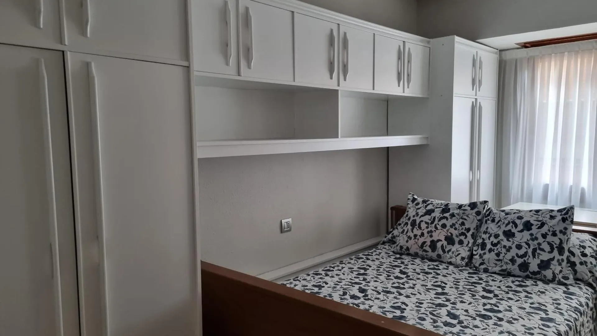 Apartamento Grande Con Posibilidad De Garage Con 2 Banos Y 2 Terrazas Bilbao 0*,  Spanien